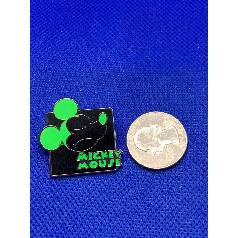 2012 Mickey Mouse Expressions Disney pin Green Mystery Pack